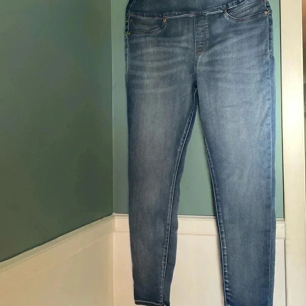 Seven pull in elastic waist jeans - back pockets - size 14 - straight leg